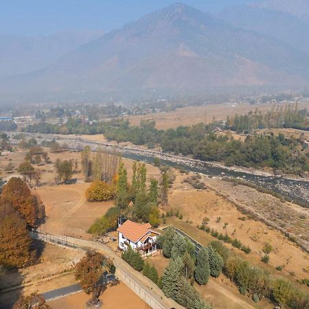 Stayvista At Khwab Villa With Lawn, Bbq Srinagar  Exterior photo