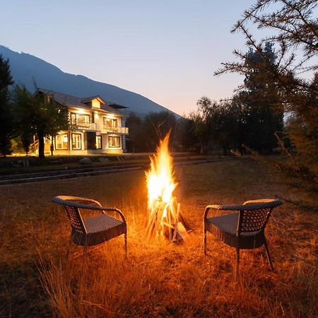 Stayvista At Khwab Villa With Lawn, Bbq Srinagar  Exterior photo