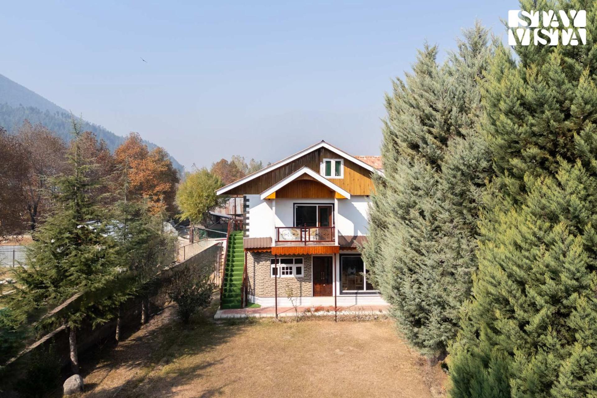 Stayvista At Khwab Villa With Lawn, Bbq Srinagar  Exterior photo