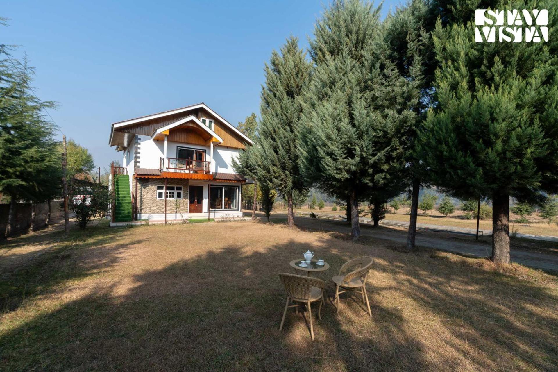 Stayvista At Khwab Villa With Lawn, Bbq Srinagar  Exterior photo