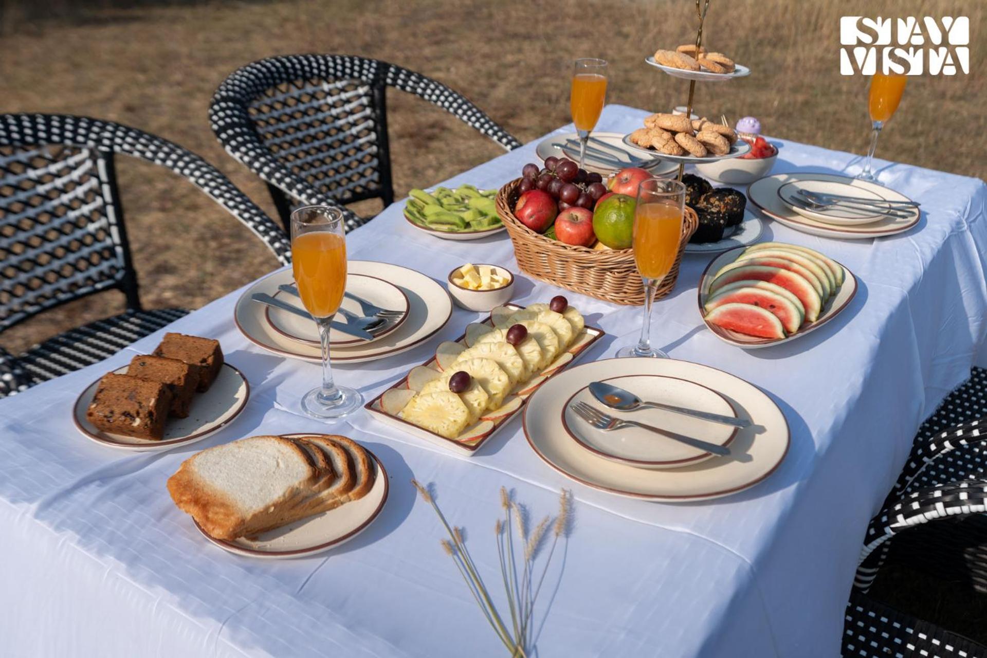 Stayvista At Khwab Villa With Lawn, Bbq Srinagar  Exterior photo
