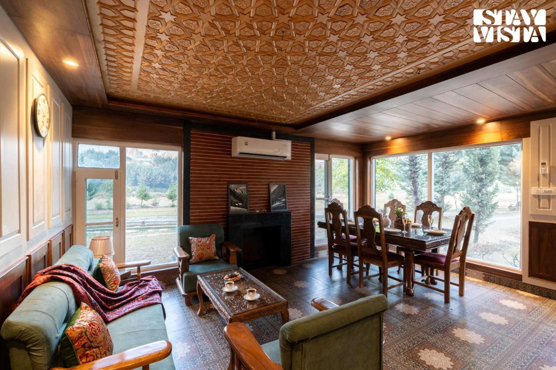 Stayvista At Khwab Villa With Lawn, Bbq Srinagar  Exterior photo