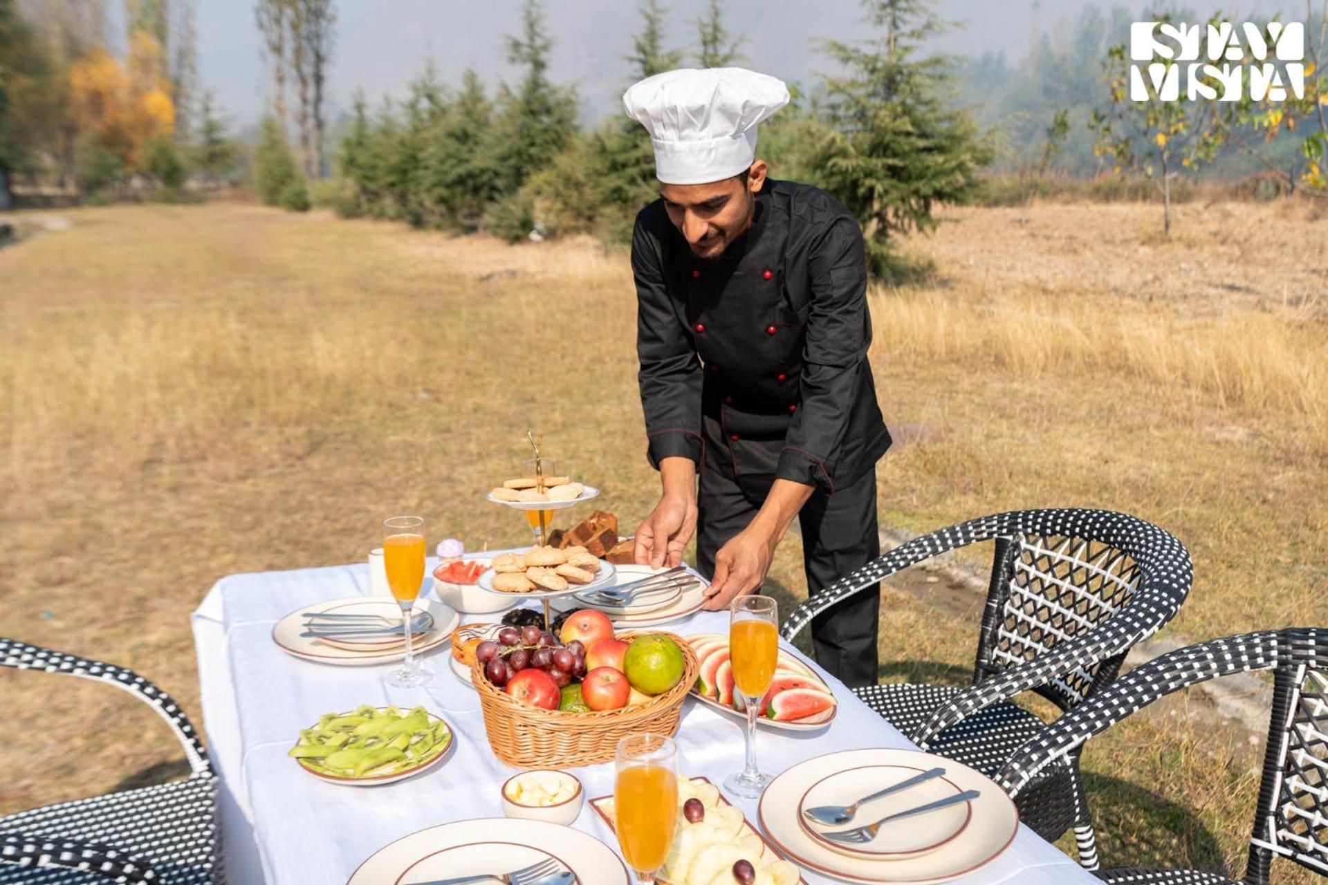 Stayvista At Khwab Villa With Lawn, Bbq Srinagar  Exterior photo