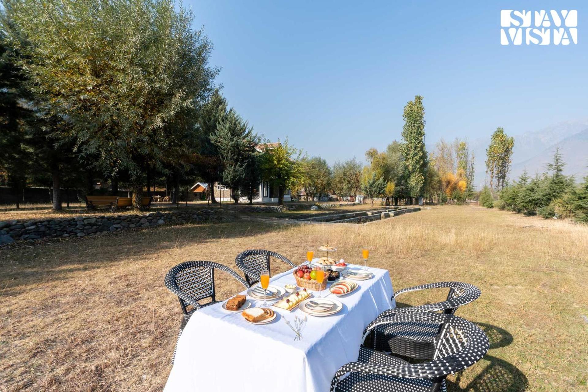 Stayvista At Khwab Villa With Lawn, Bbq Srinagar  Exterior photo