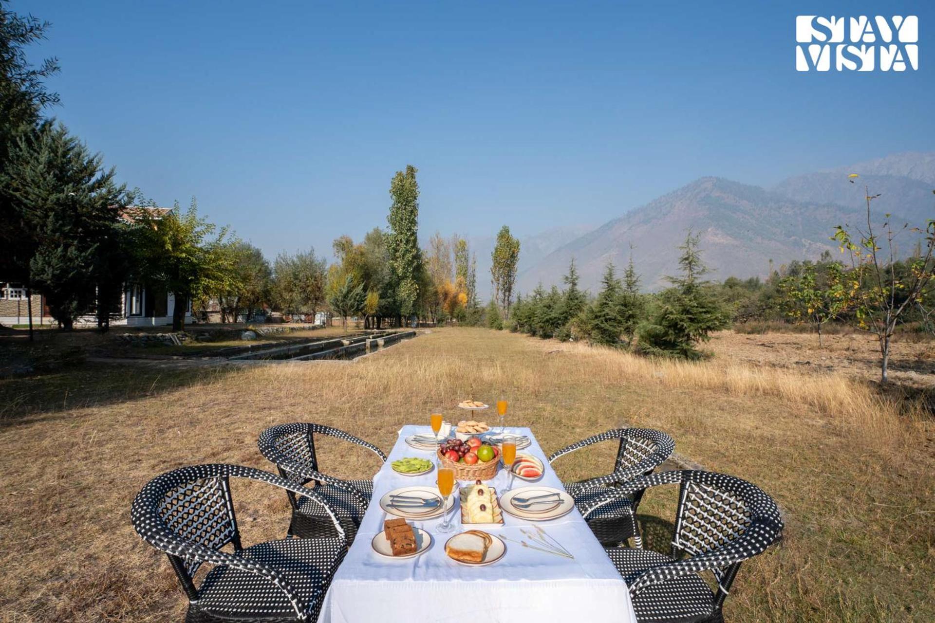 Stayvista At Khwab Villa With Lawn, Bbq Srinagar  Exterior photo