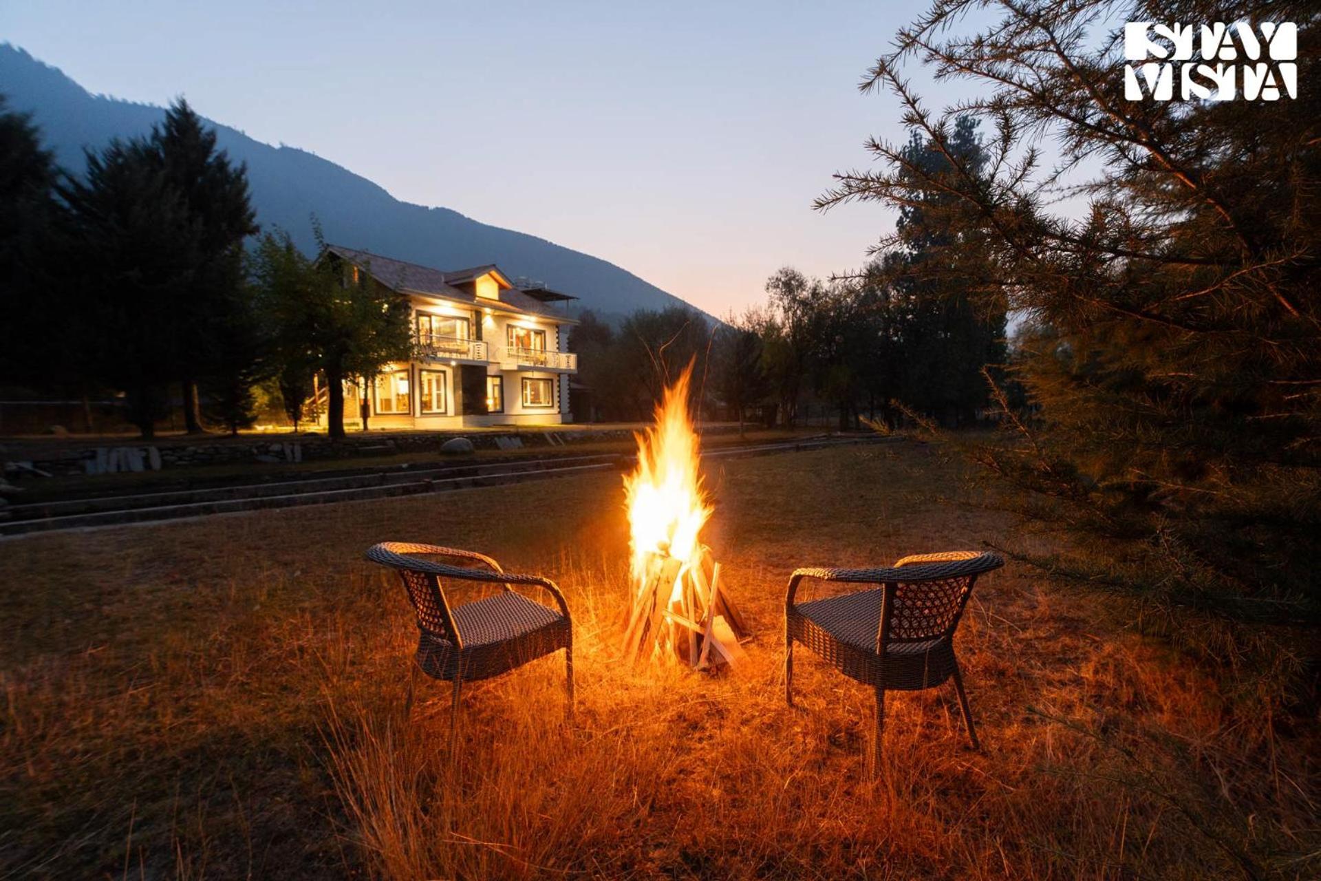 Stayvista At Khwab Villa With Lawn, Bbq Srinagar  Exterior photo